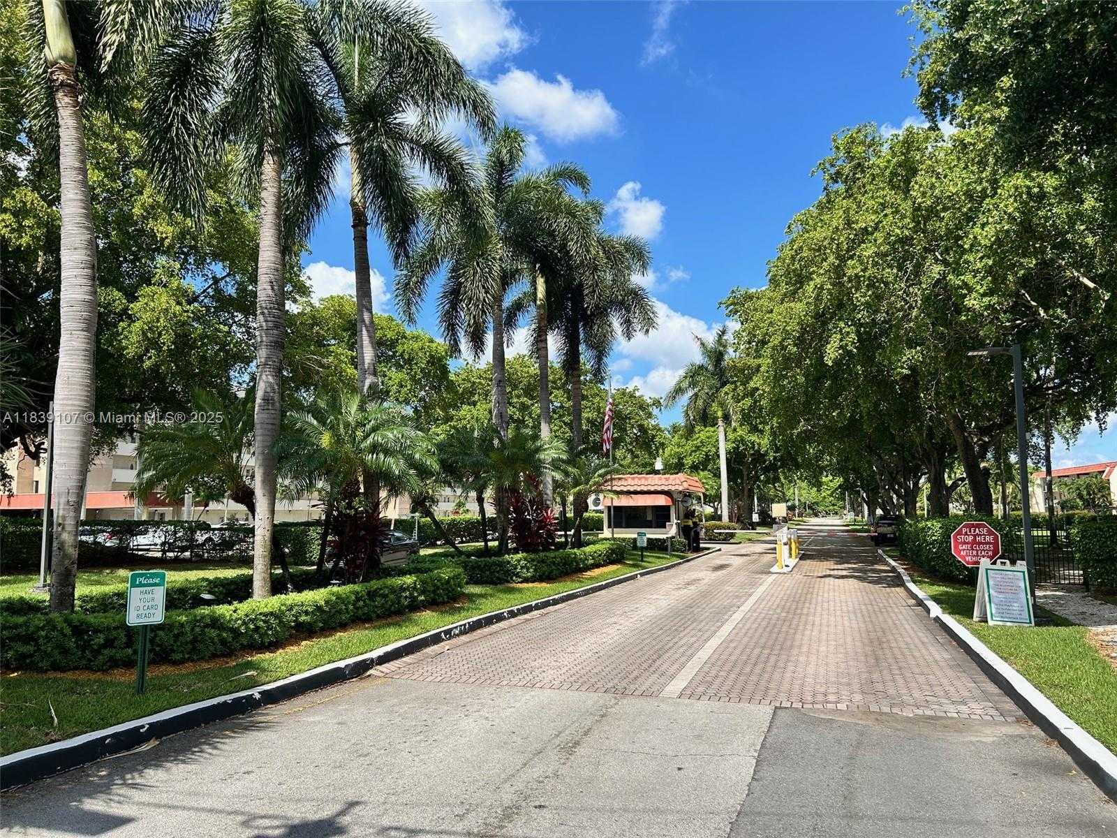 Small Image of 371 SOUTH HOLLYBROOK DR #308, Pembroke Pines Number 53