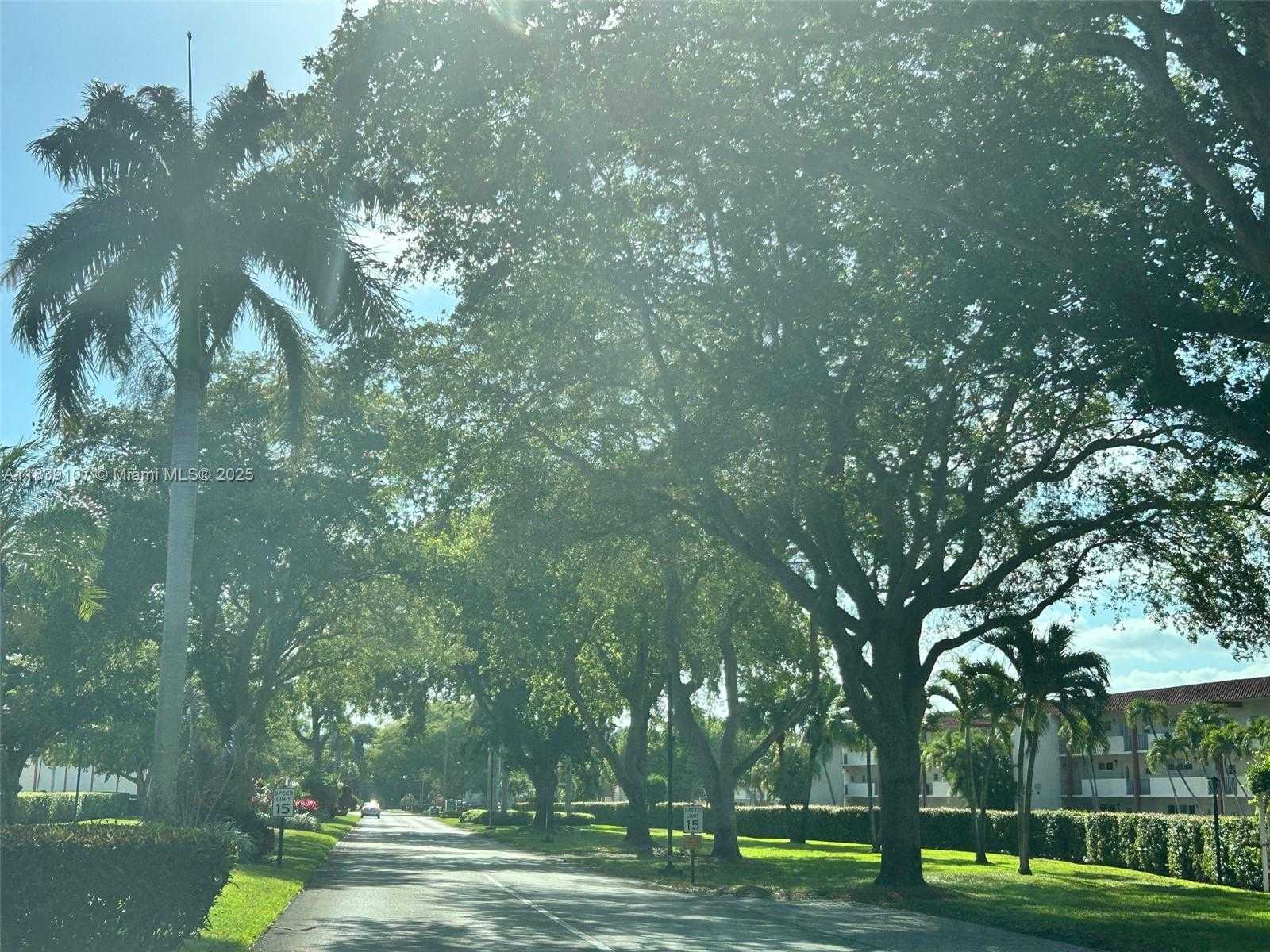 Small Image of 371 SOUTH HOLLYBROOK DR #308, Pembroke Pines Number 65