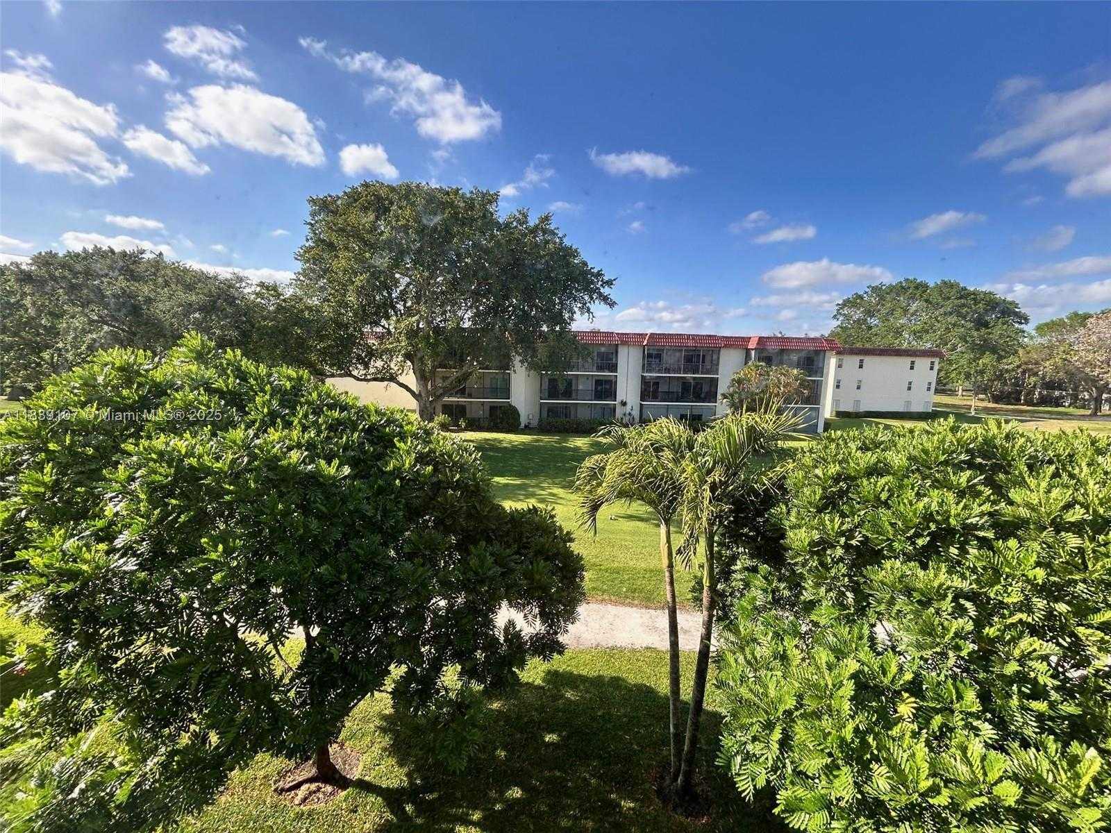 Small Image of 371 SOUTH HOLLYBROOK DR #308, Pembroke Pines Number 66