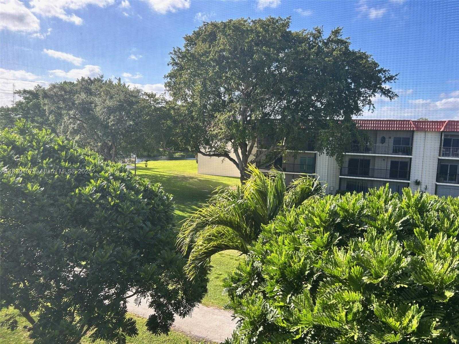 Small Image of 371 SOUTH HOLLYBROOK DR #308, Pembroke Pines Number 67