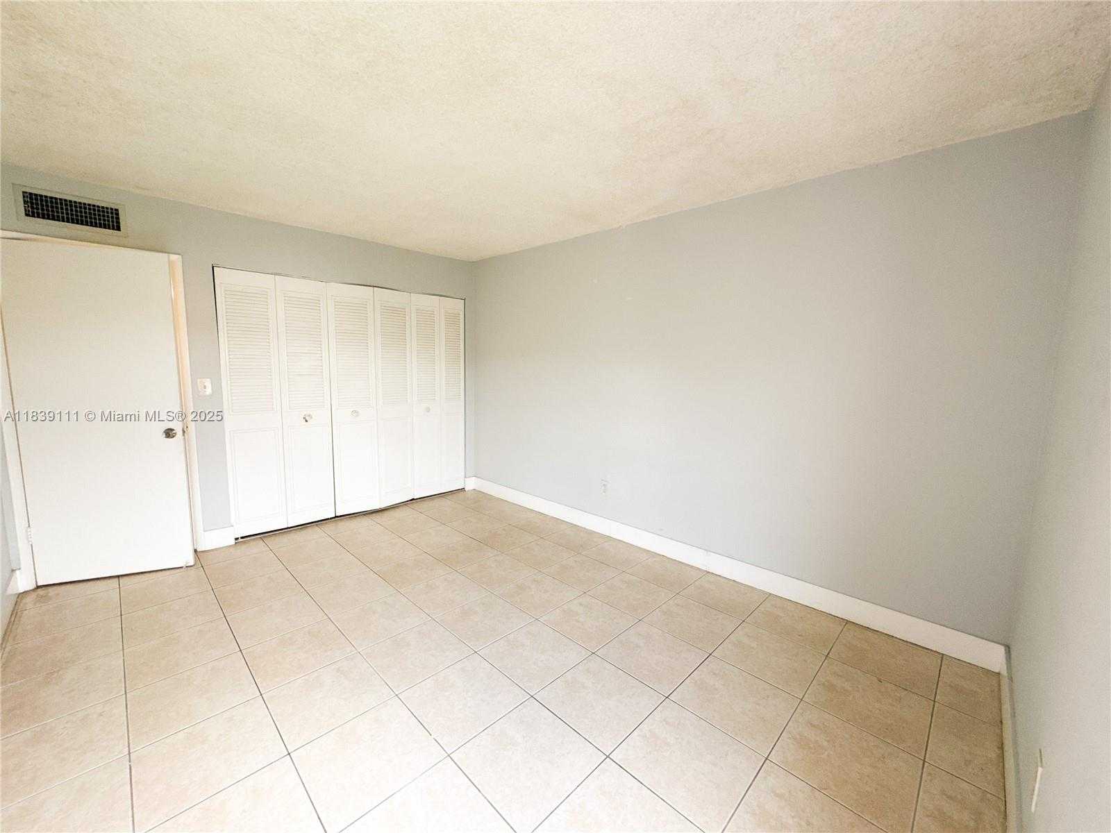 Small Image of 8840 FONTAINEBLEAU BLVD #402, Miami Number 4