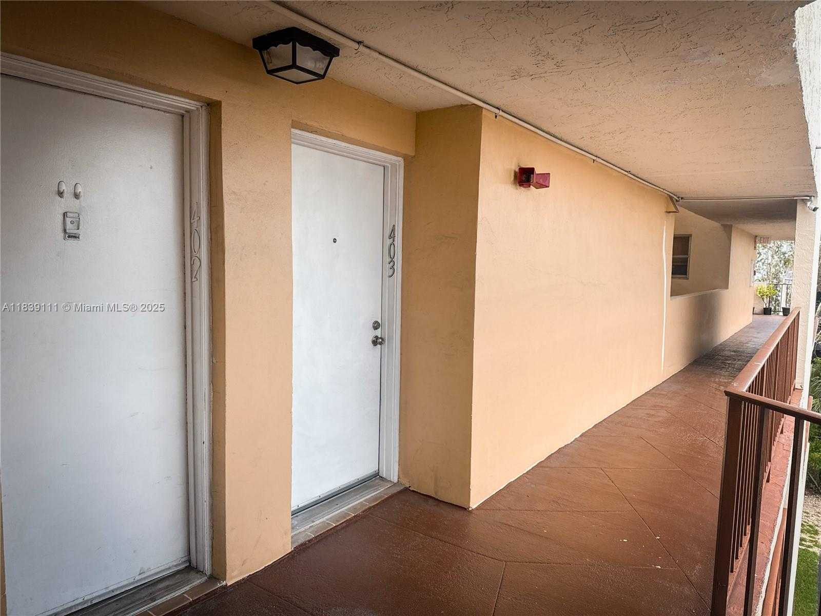 Small Image of 8840 FONTAINEBLEAU BLVD #402, Miami Number 9