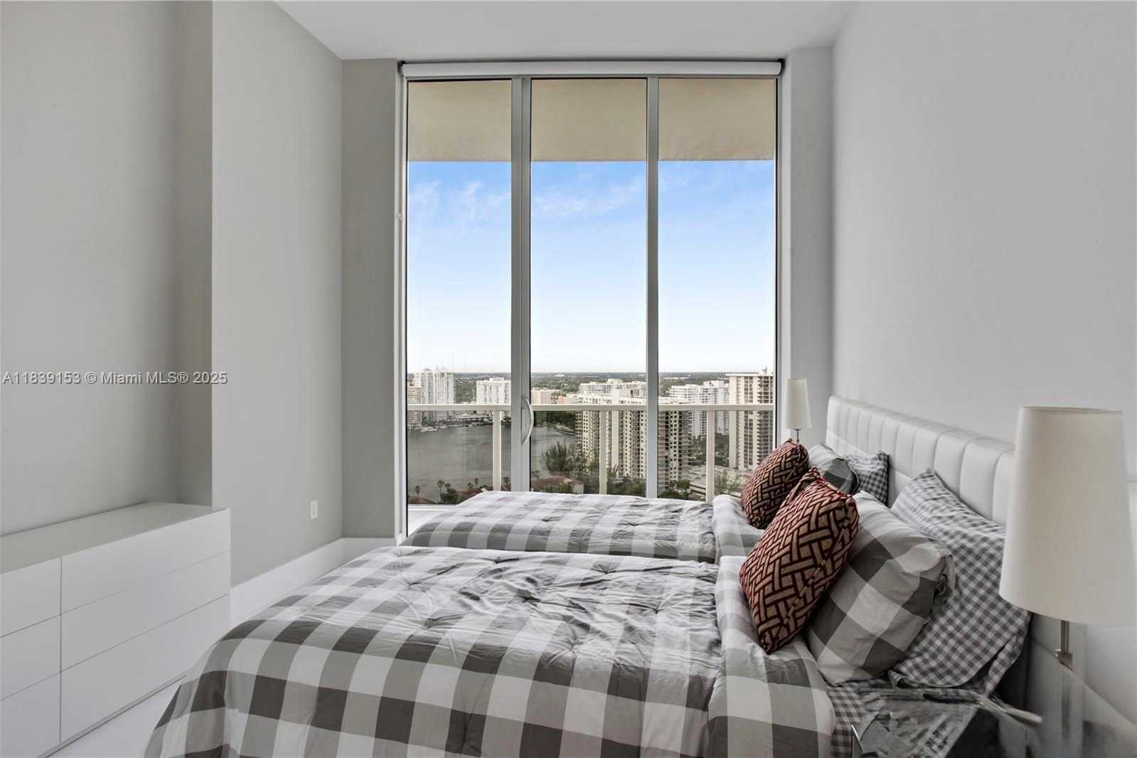 Small Image of 4100 ISLAND BLVD #2303, Aventura Number 13