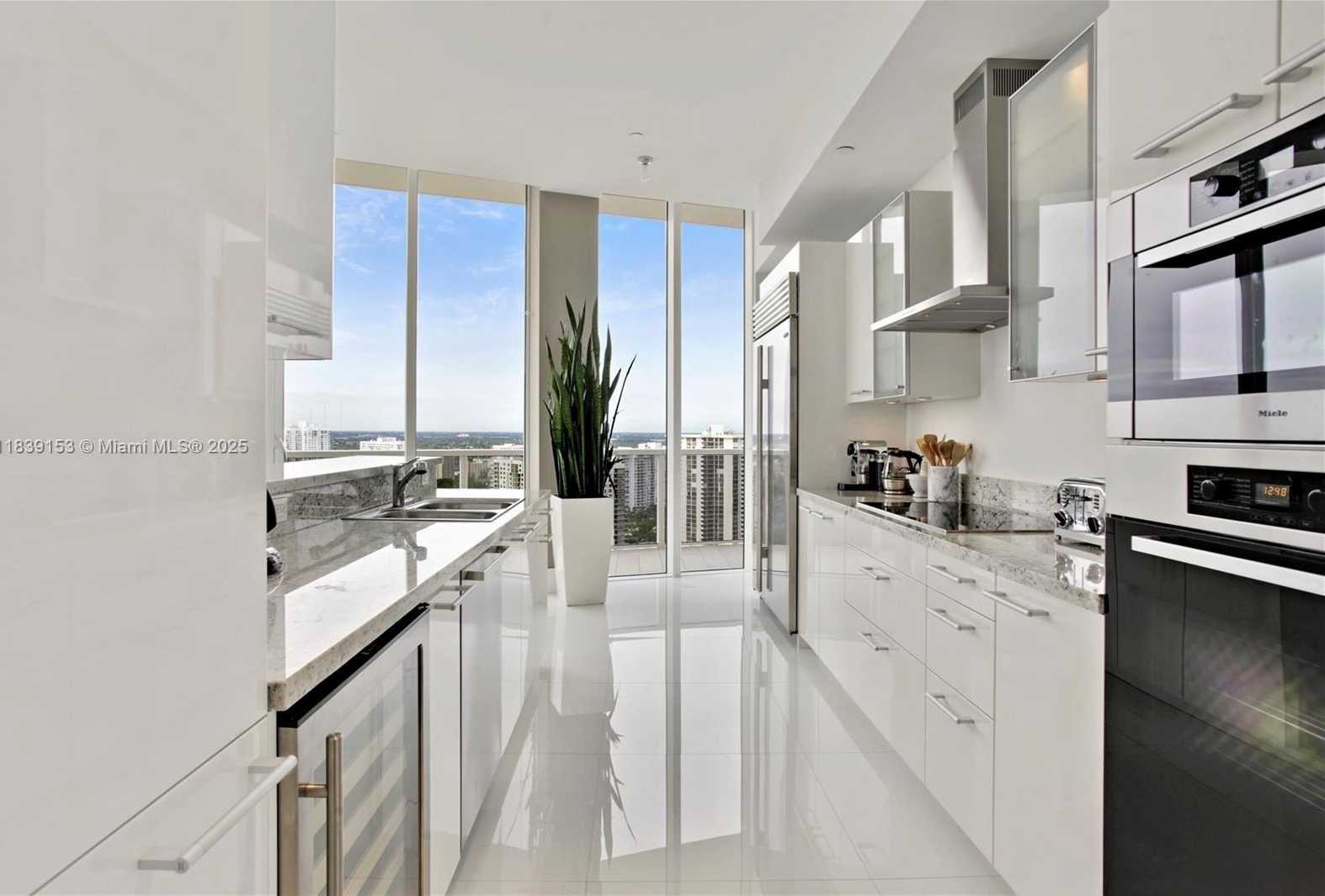 Small Image of 4100 ISLAND BLVD #2303, Aventura Number 6