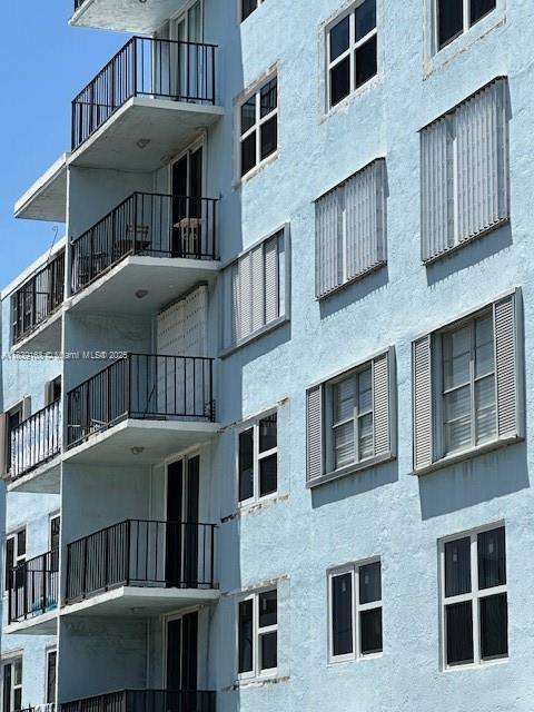 Small Image of 720 COLLINS AVE #310, Miami Beach Number 3