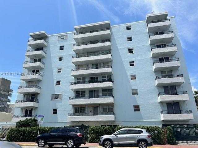 Small Image of 720 COLLINS AVE #310, Miami Beach Number 37