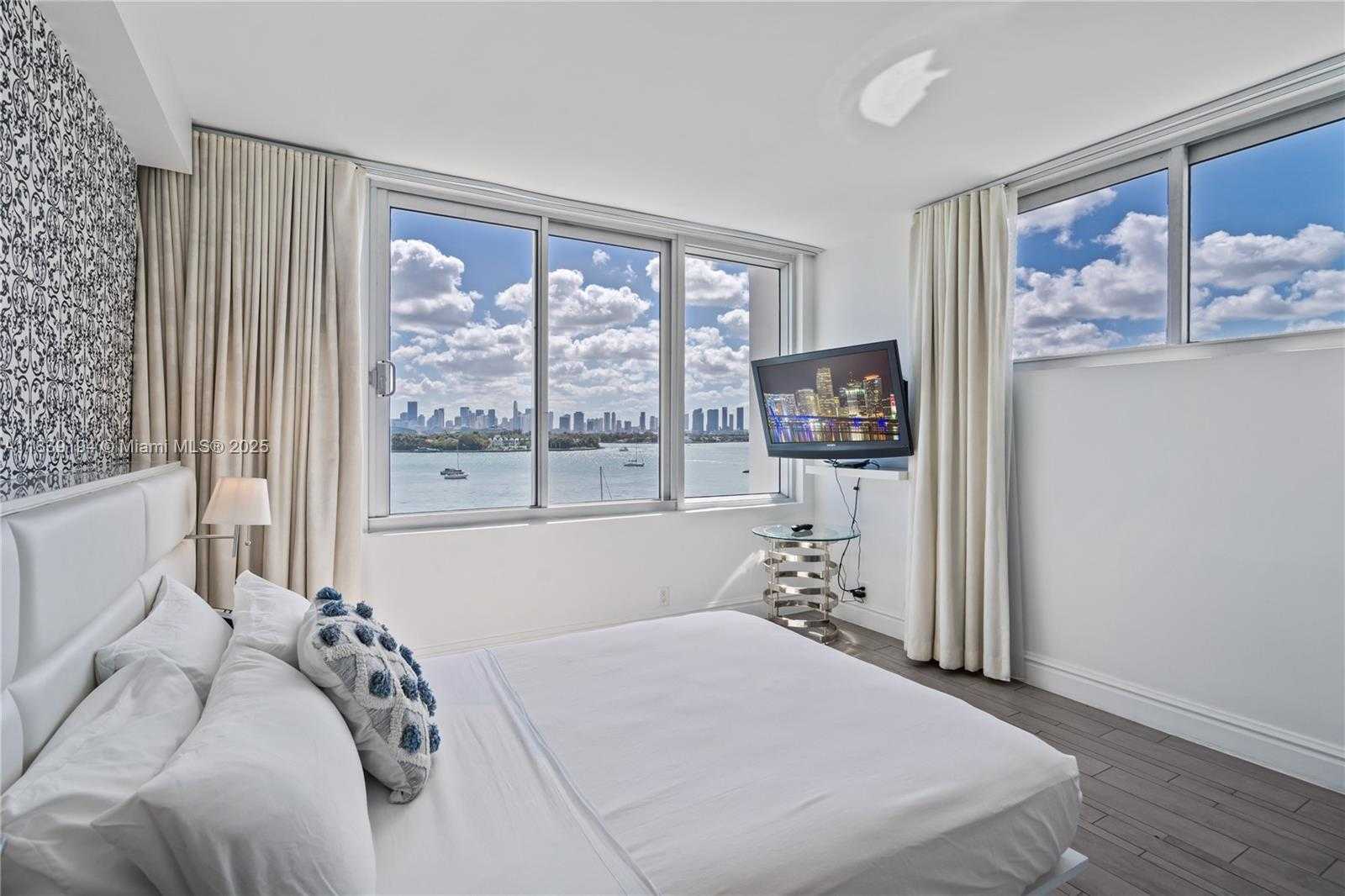 Small Image of 1100 WEST AVE #616, Miami Beach Number 19
