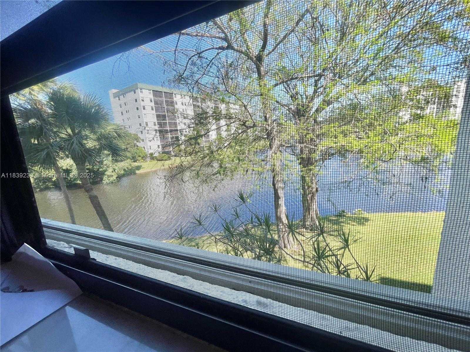 Small Image of 2309 SOUTH CYPRESS BEND DR #311D, Pompano Beach Number 27