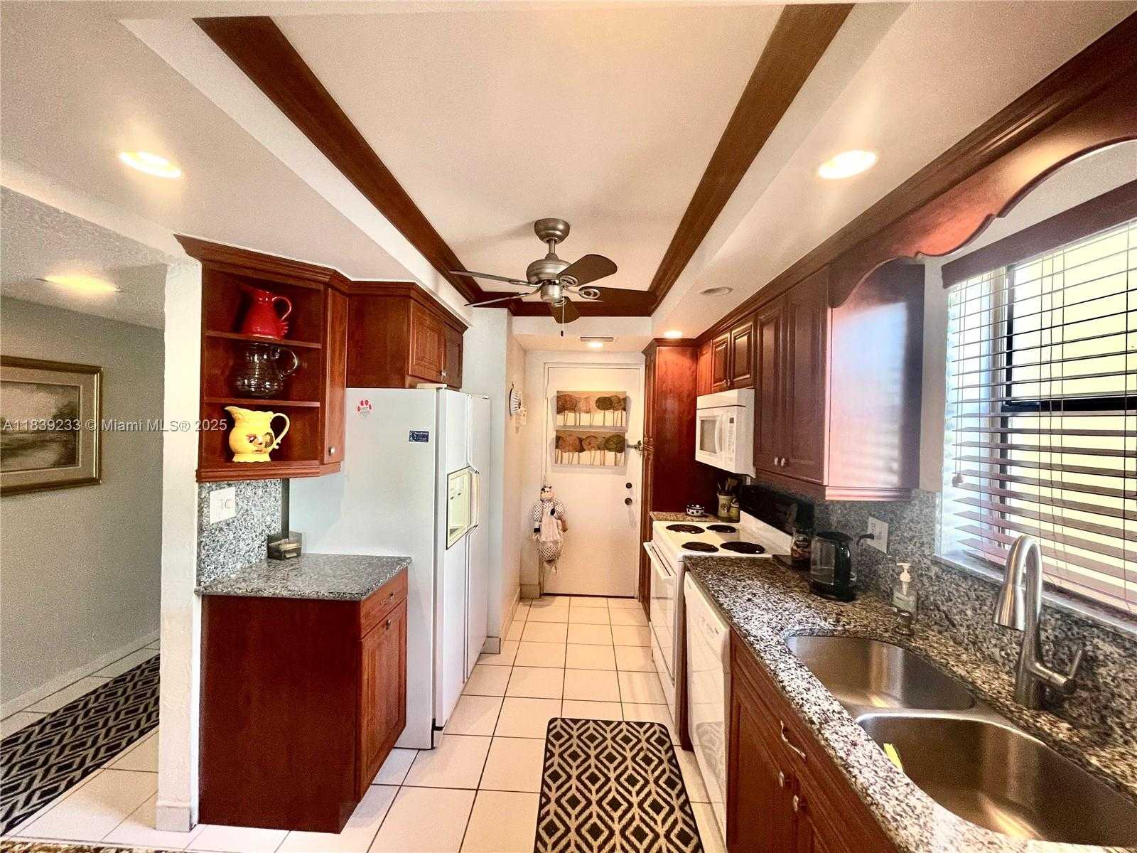 Small Image of 2309 SOUTH CYPRESS BEND DR #311D, Pompano Beach Number 3