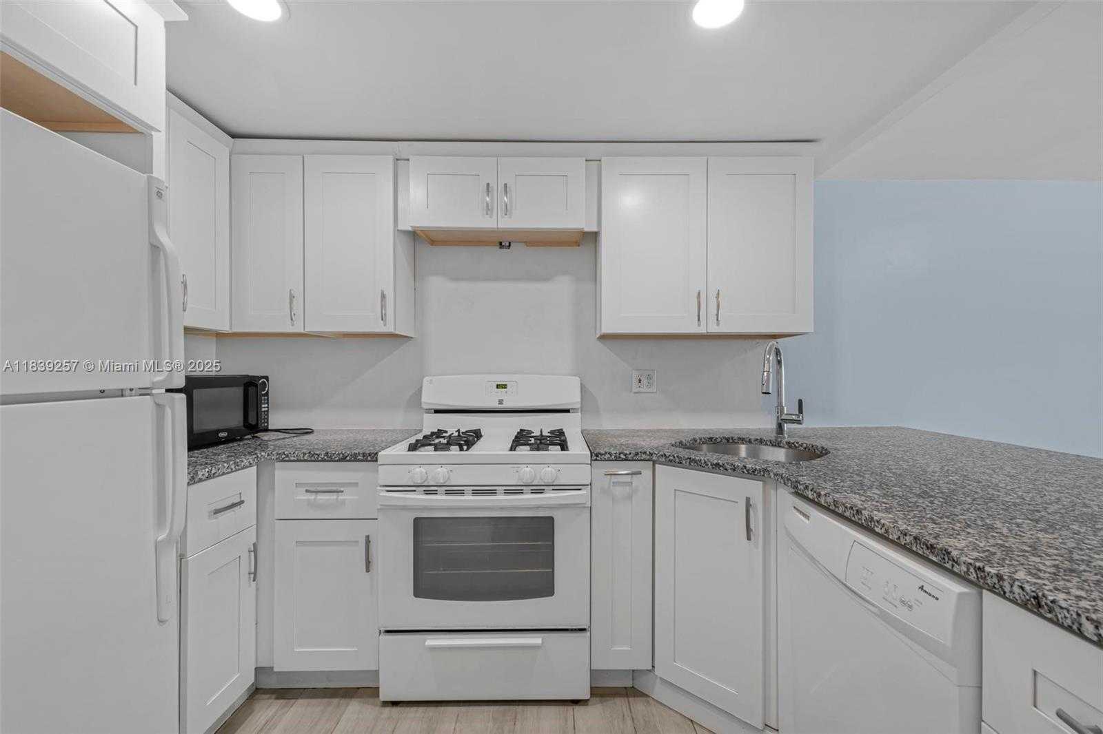 Small Image of 6709 NORTH KENDALL DR #229, Pinecrest Number 8