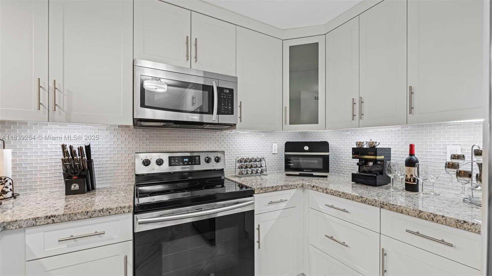 Small Image of 15405 NORTH MIAMI LAKEWAY N #203-1, Miami Lakes Number 17