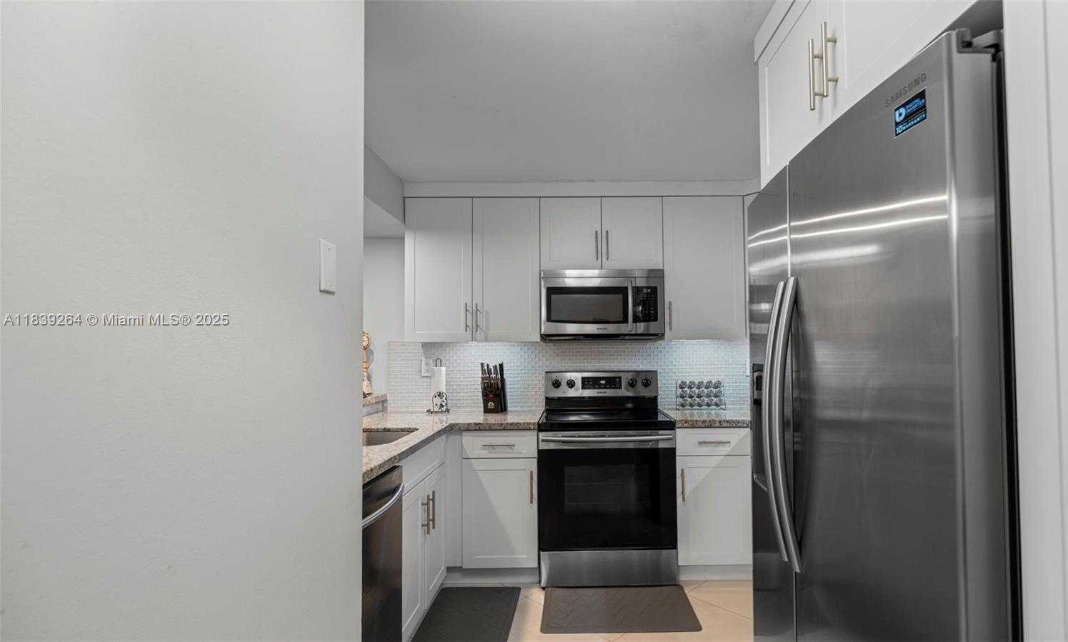 Small Image of 15405 NORTH MIAMI LAKEWAY N #203-1, Miami Lakes Number 18