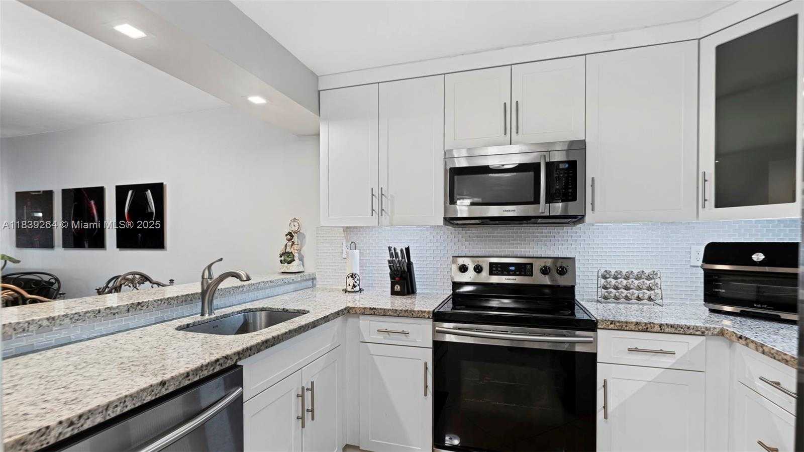Small Image of 15405 NORTH MIAMI LAKEWAY N #203-1, Miami Lakes Number 23