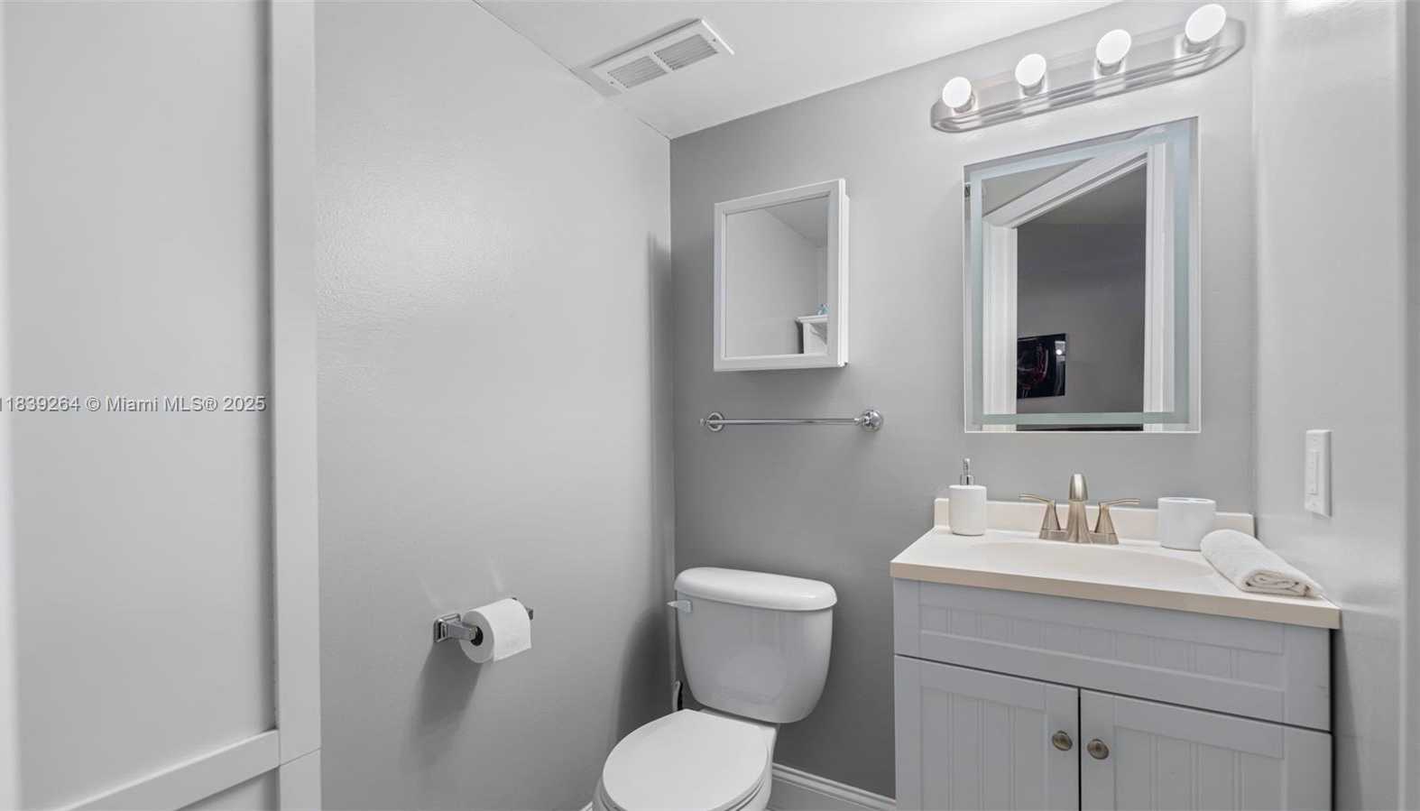 Small Image of 15405 NORTH MIAMI LAKEWAY N #203-1, Miami Lakes Number 31