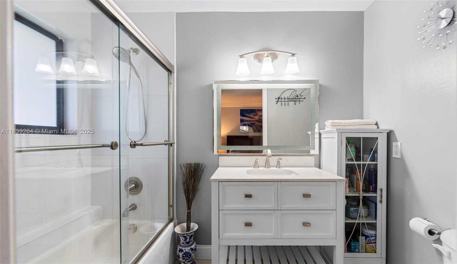 Small Image of 15405 NORTH MIAMI LAKEWAY N #203-1, Miami Lakes Number 32
