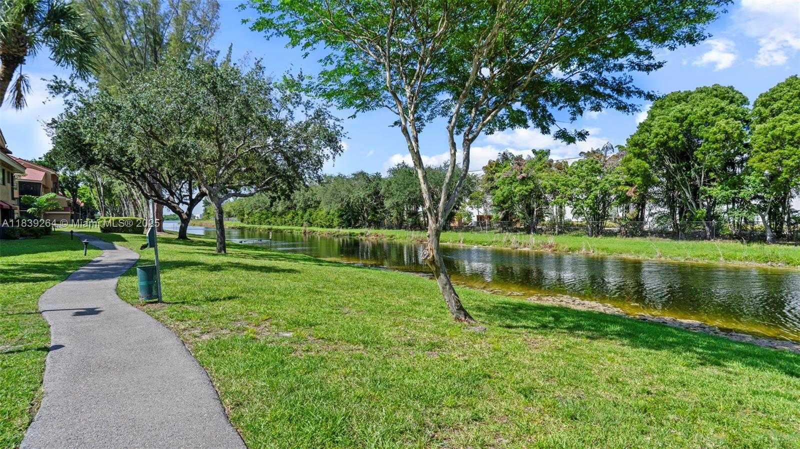 Small Image of 15405 NORTH MIAMI LAKEWAY N #203-1, Miami Lakes Number 38
