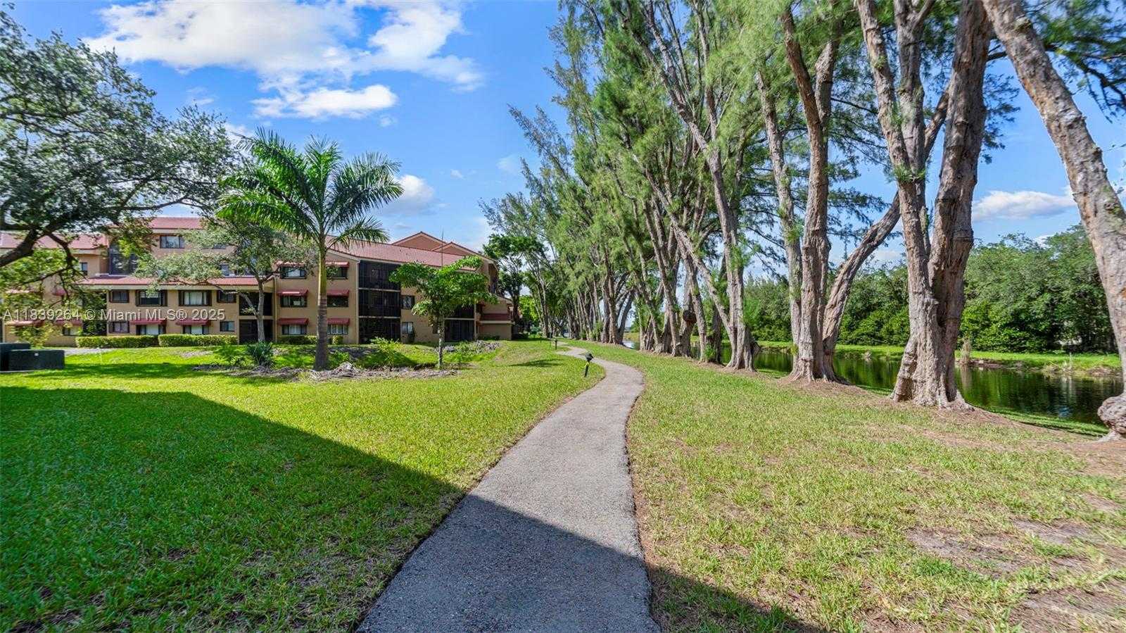 Small Image of 15405 NORTH MIAMI LAKEWAY N #203-1, Miami Lakes Number 40