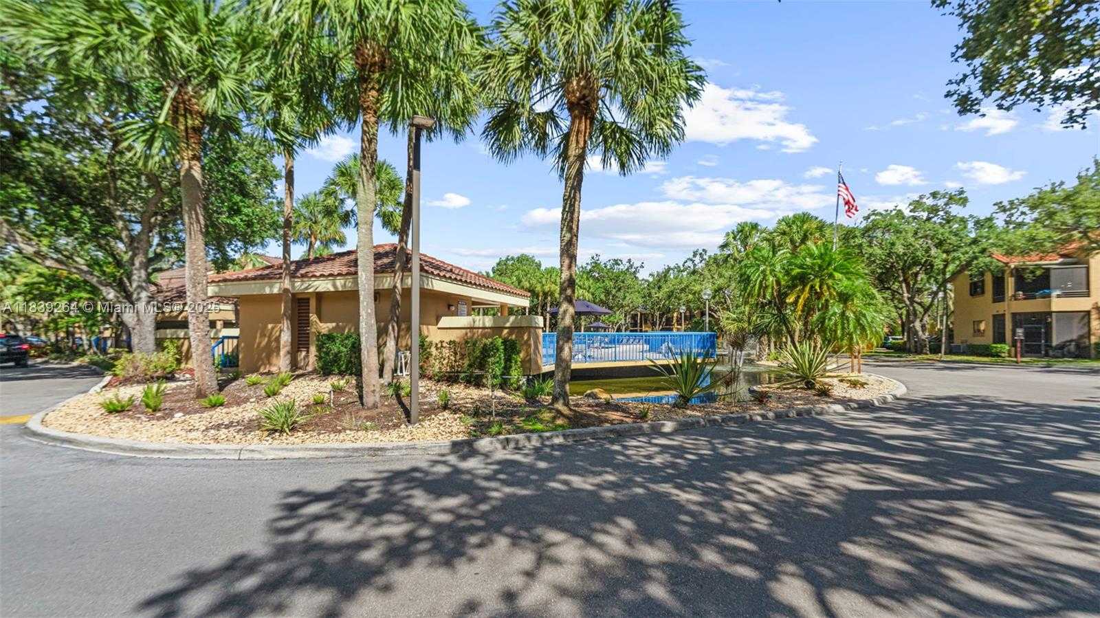 Small Image of 15405 NORTH MIAMI LAKEWAY N #203-1, Miami Lakes Number 42