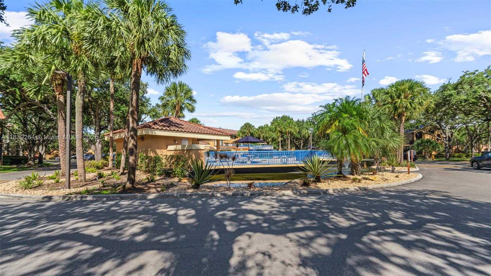 Small Image of 15405 NORTH MIAMI LAKEWAY N #203-1, Miami Lakes Number 43