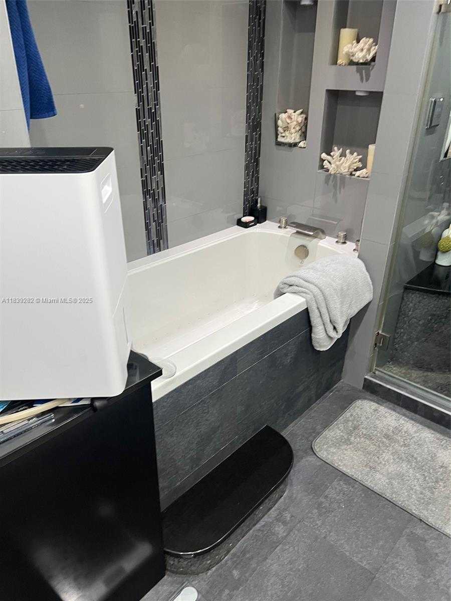 Small Image of 9801 COLLINS AVE #16U, Bal Harbour Number 20