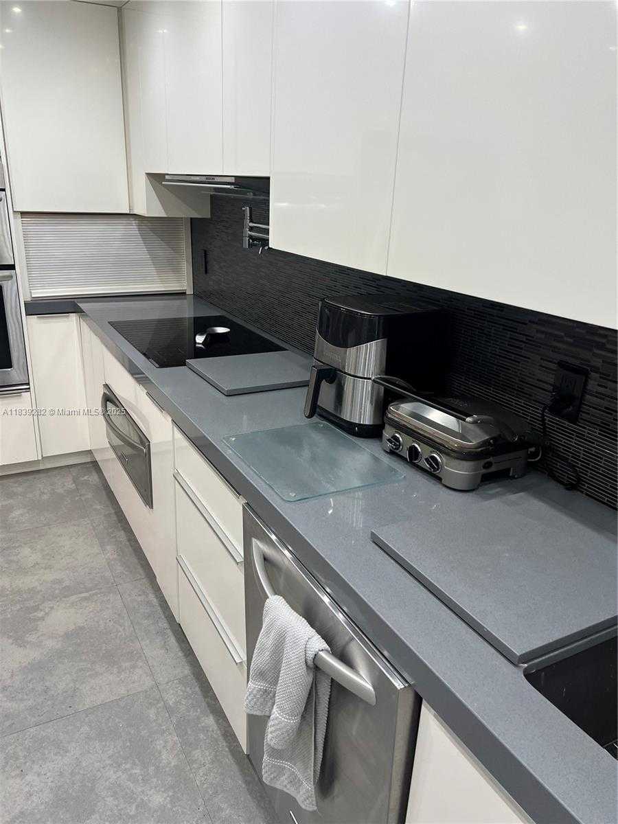 Small Image of 9801 COLLINS AVE #16U, Bal Harbour Number 8