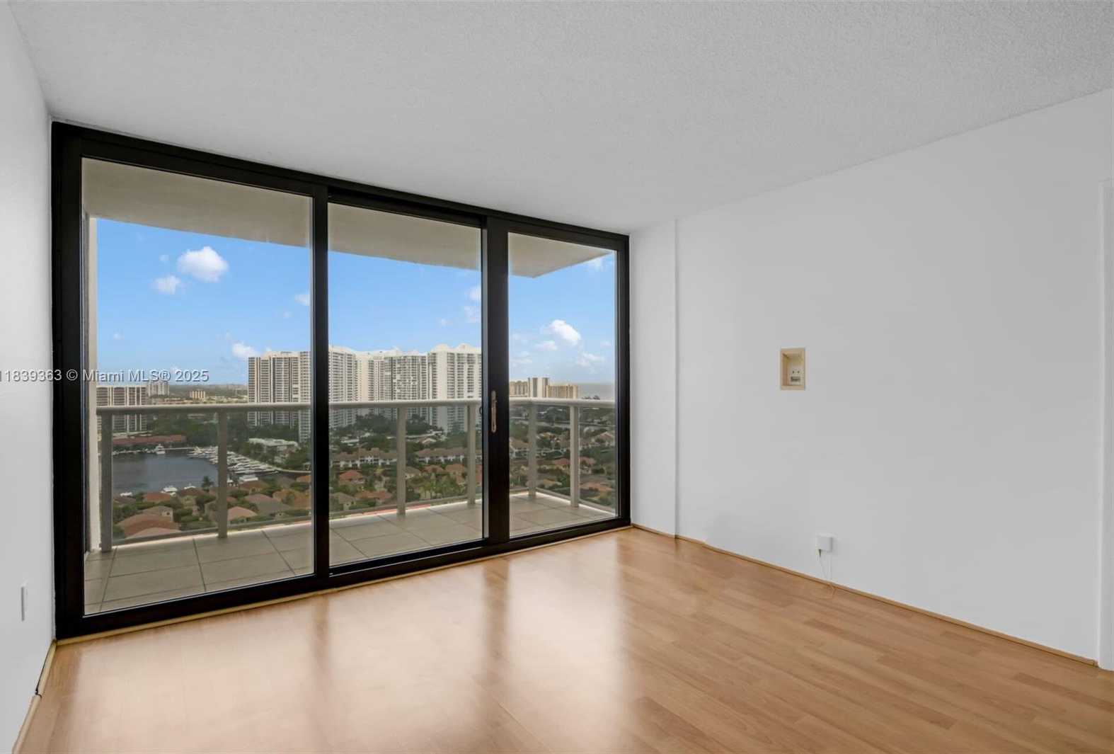 Small Image of 3675 NORTH COUNTRY CLUB DR #2302, Aventura Number 11