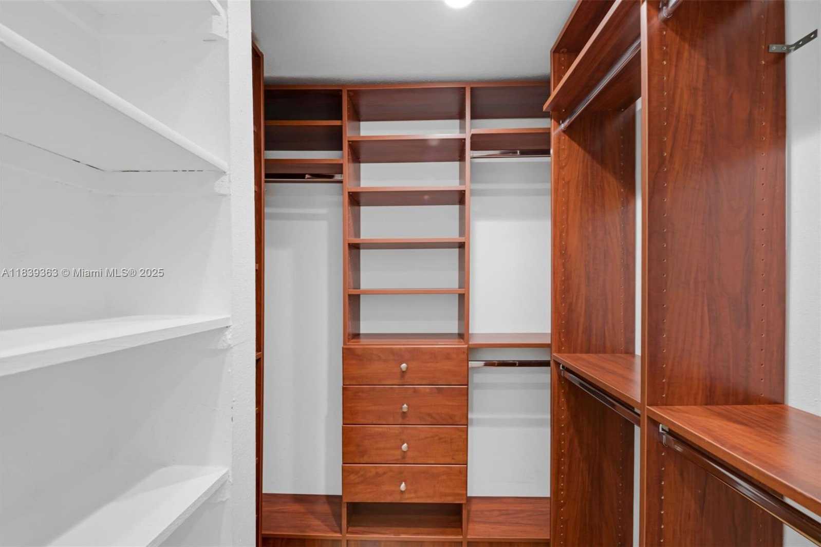 Small Image of 3675 NORTH COUNTRY CLUB DR #2302, Aventura Number 26