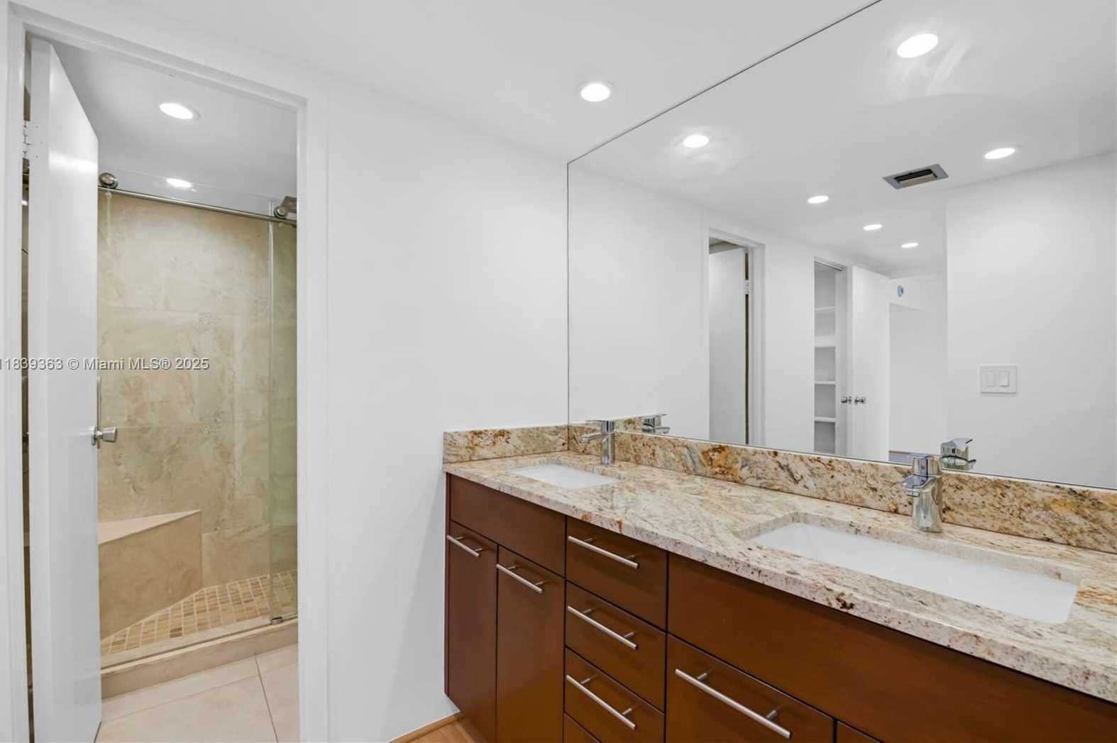 Small Image of 3675 NORTH COUNTRY CLUB DR #2302, Aventura Number 31