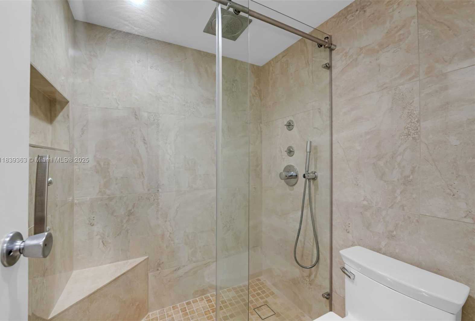Small Image of 3675 NORTH COUNTRY CLUB DR #2302, Aventura Number 32