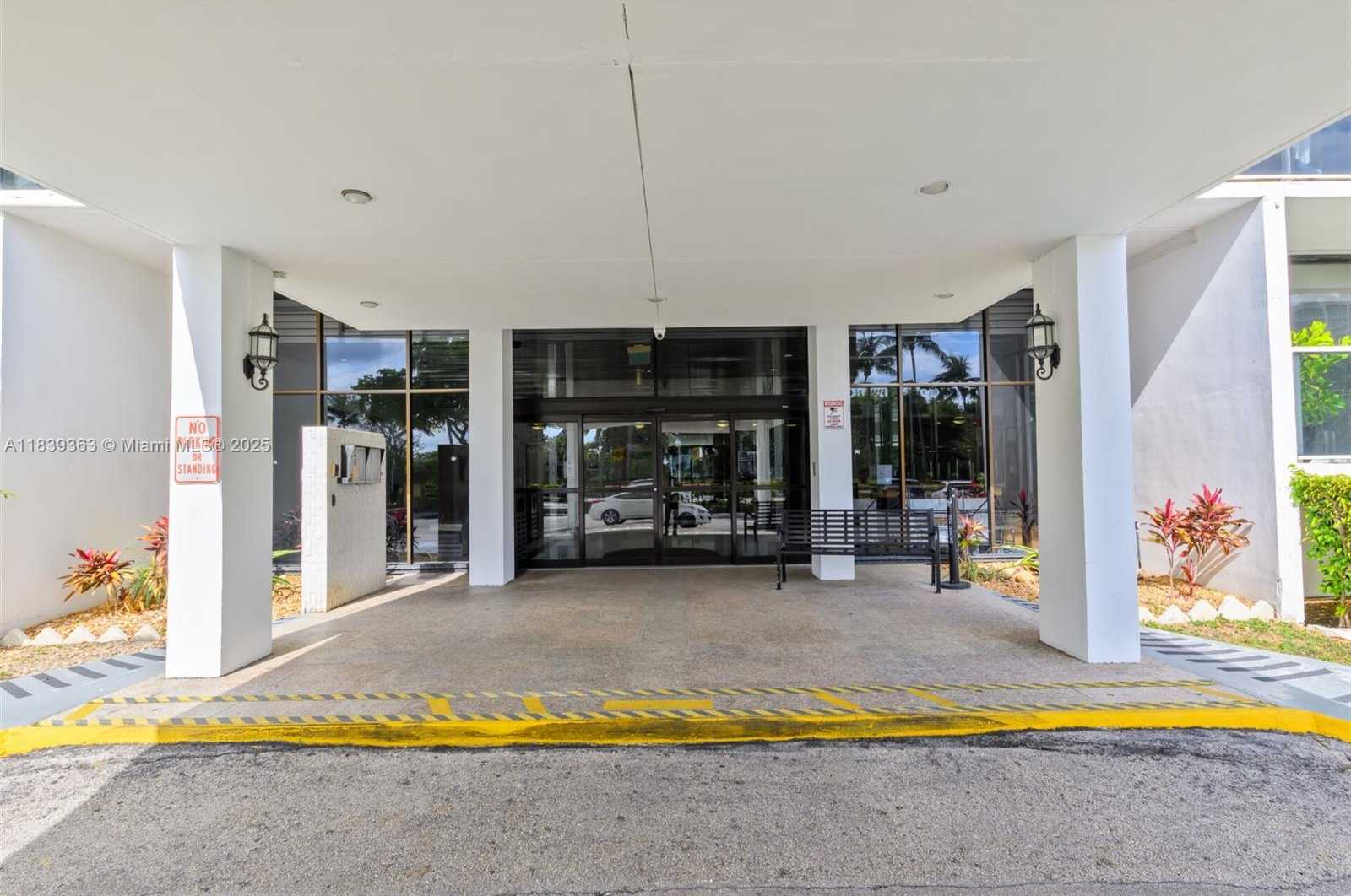Small Image of 3675 NORTH COUNTRY CLUB DR #2302, Aventura Number 37