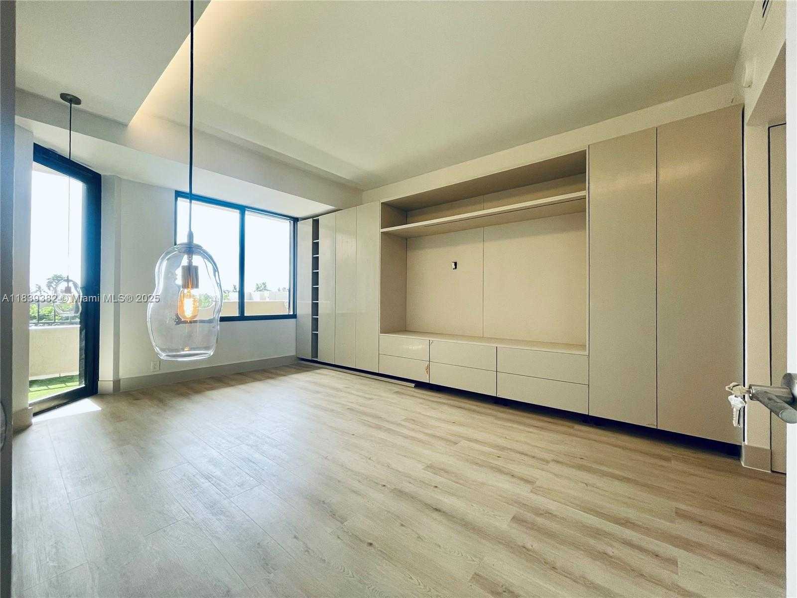 Small Image of 201 CRANDON BLVD #305, Key Biscayne Number 4