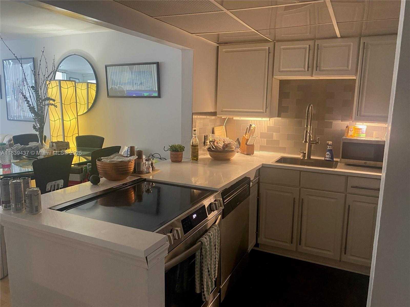 Small Image of 1228 WEST AVE #911, Miami Beach Number 12