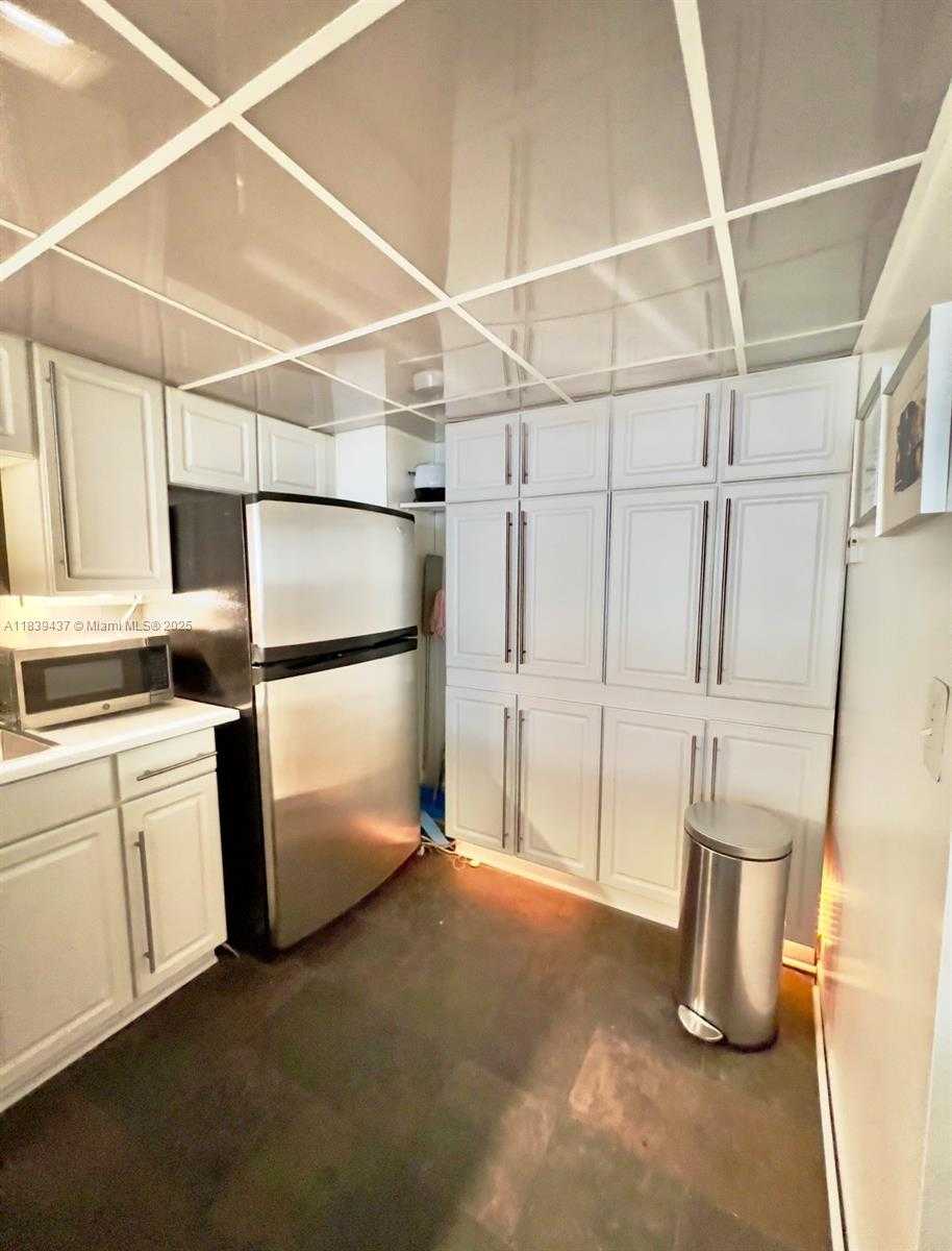 Small Image of 1228 WEST AVE #911, Miami Beach Number 14