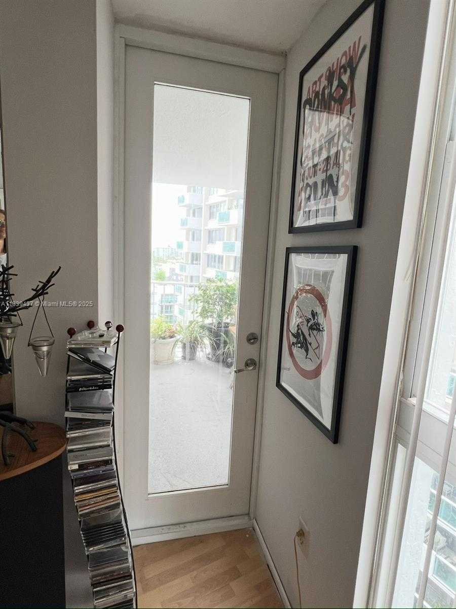 Small Image of 1228 WEST AVE #911, Miami Beach Number 15