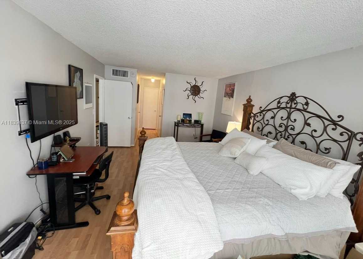 Small Image of 1228 WEST AVE #911, Miami Beach Number 21