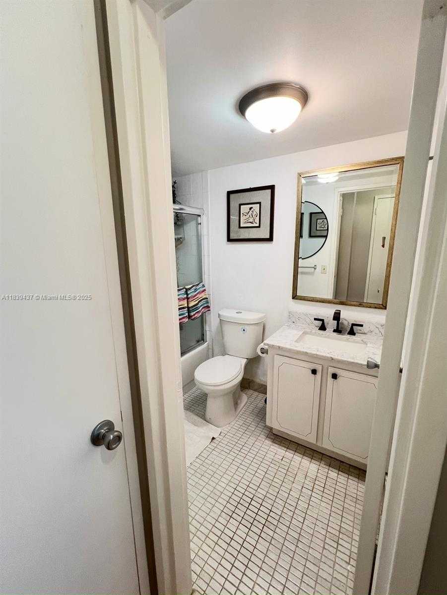 Small Image of 1228 WEST AVE #911, Miami Beach Number 25