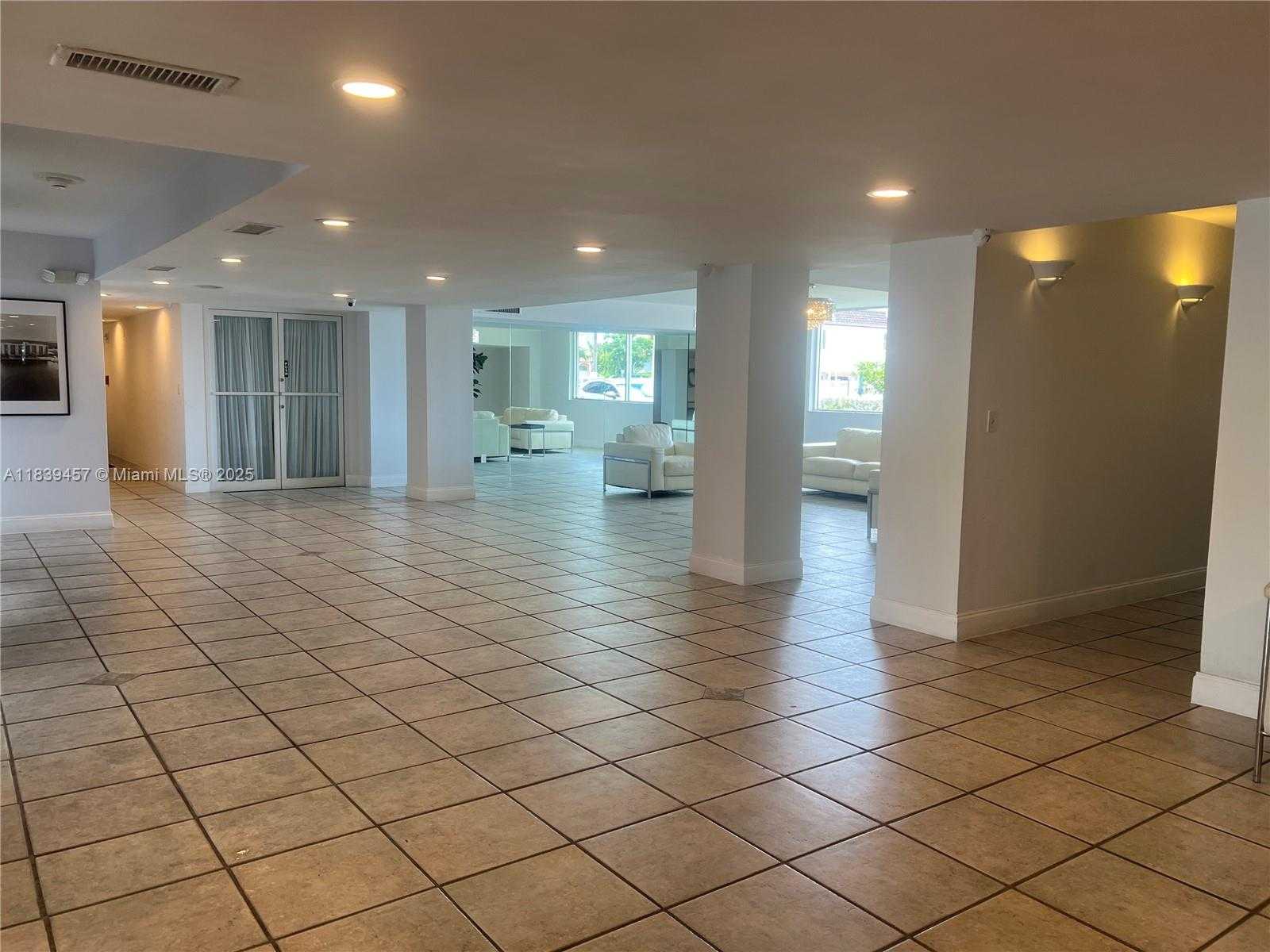 Small Image of 2821 NORTH MIAMI BEACH BLVD #2E, North Miami Beach Number 3