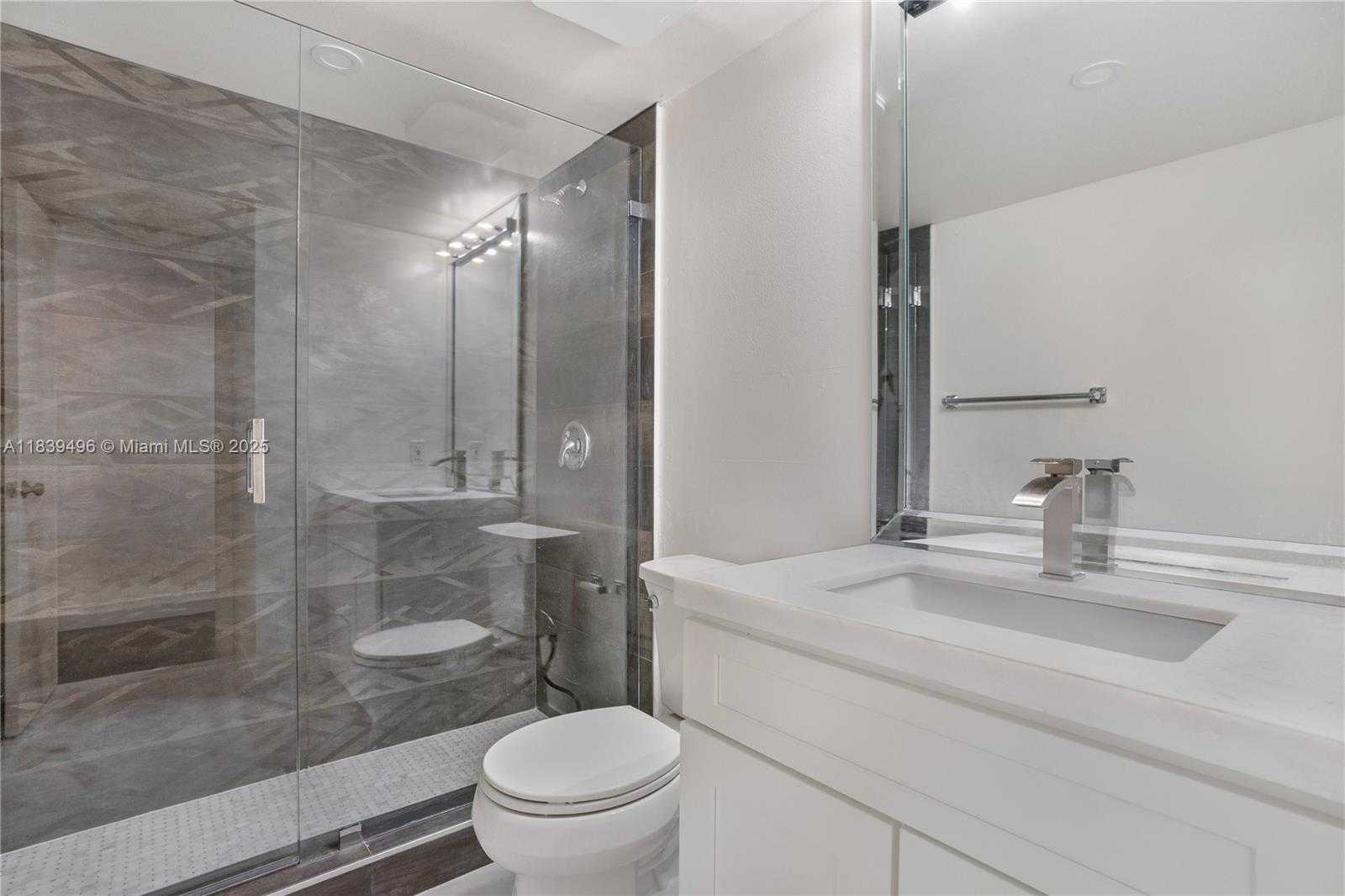 Small Image of 37 MAJORCA AVE #401, Coral Gables Number 11