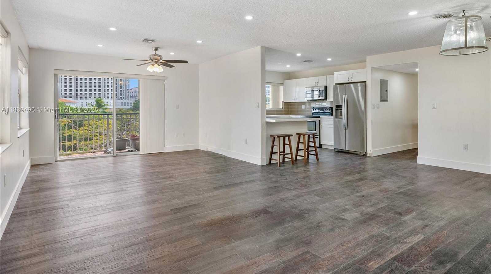 Small Image of 37 MAJORCA AVE #401, Coral Gables Number 2