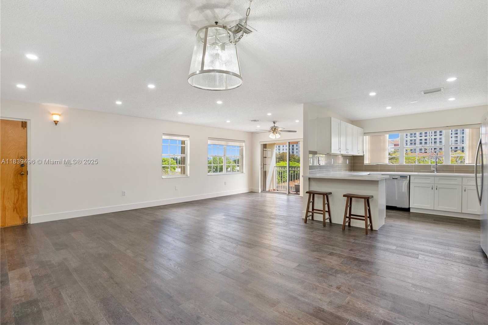 Small Image of 37 MAJORCA AVE #401, Coral Gables Number 3