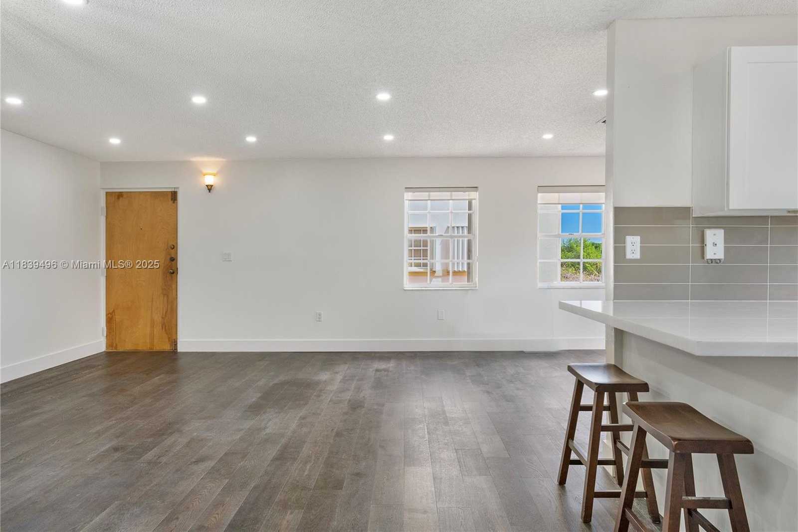 Small Image of 37 MAJORCA AVE #401, Coral Gables Number 4