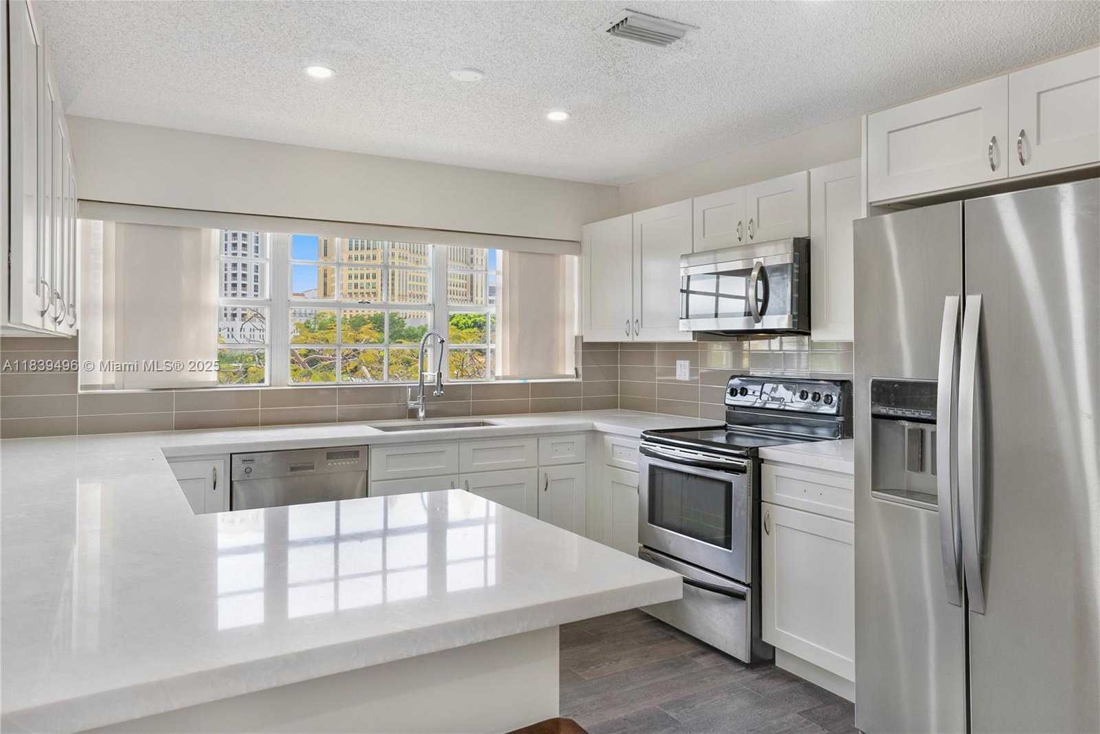 Small Image of 37 MAJORCA AVE #401, Coral Gables Number 6