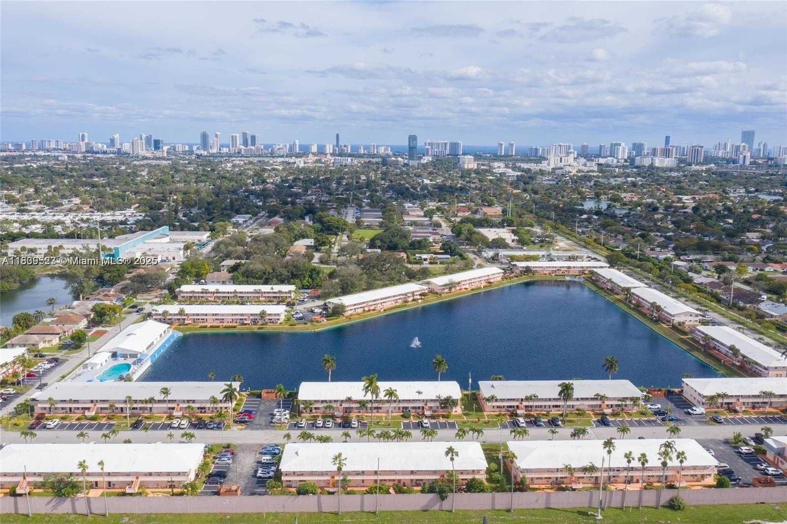 Small Image of 900 SOUTH WEST 11TH AVE #C, Hallandale Beach Number 2