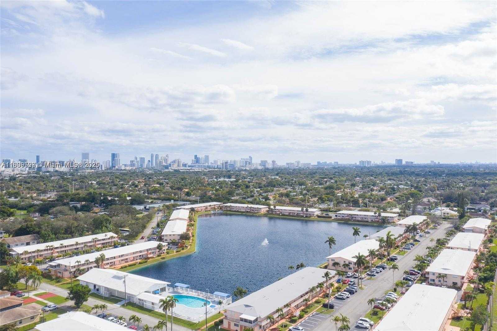 Small Image of 900 SOUTH WEST 11TH AVE #C, Hallandale Beach Number 3