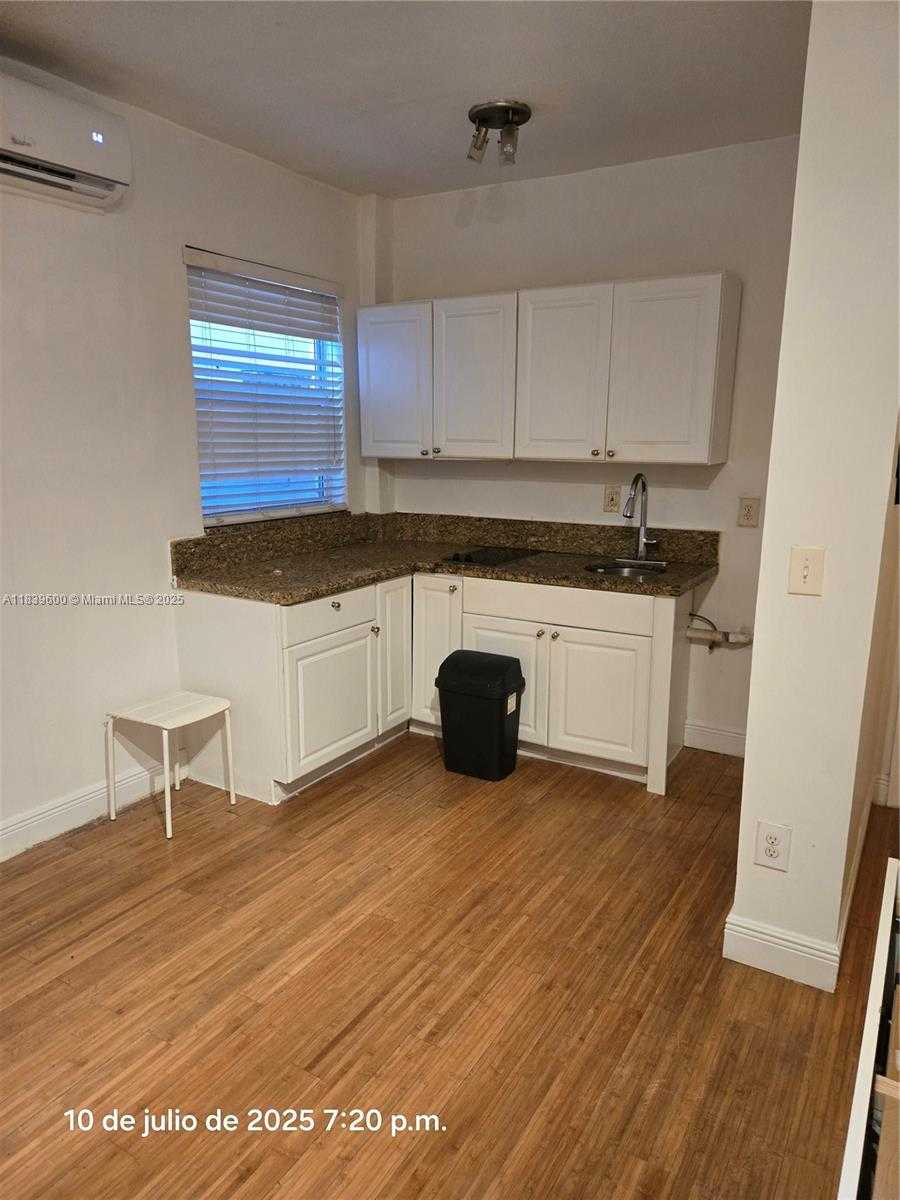 Small Image of 642 MICHIGAN AVE #4, Miami Beach Number 2