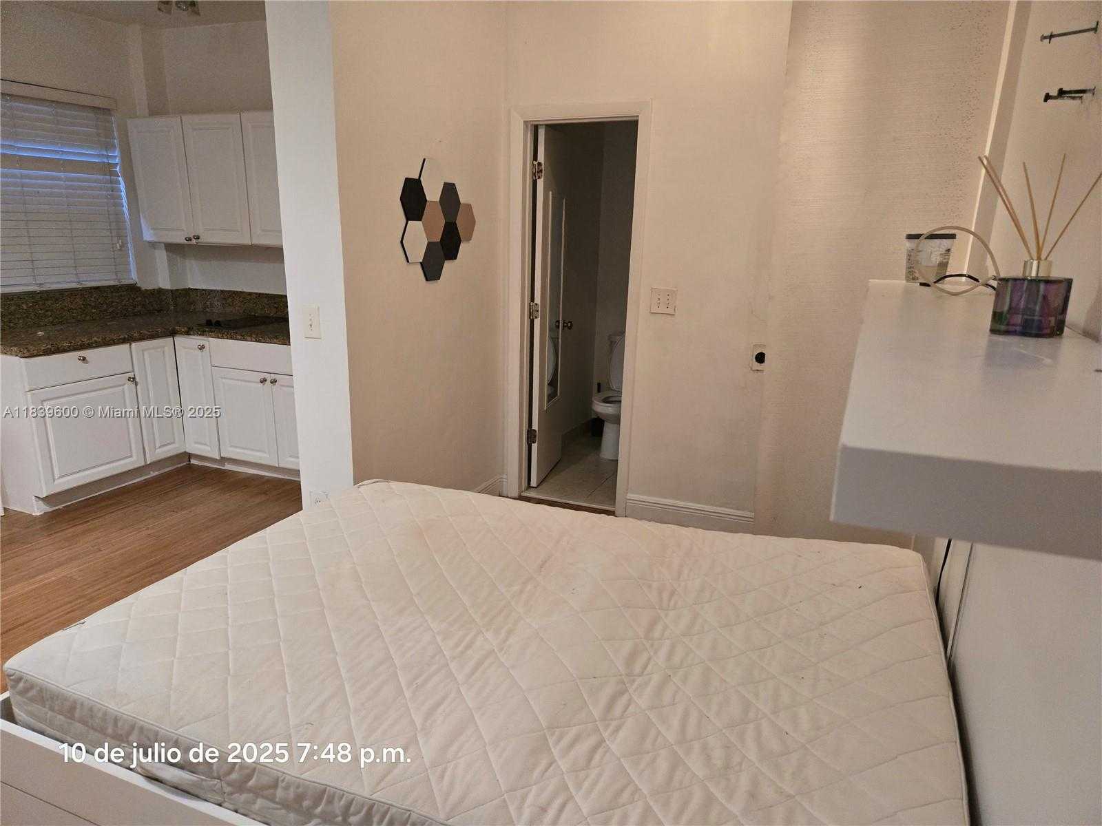 Small Image of 642 MICHIGAN AVE #4, Miami Beach Number 4