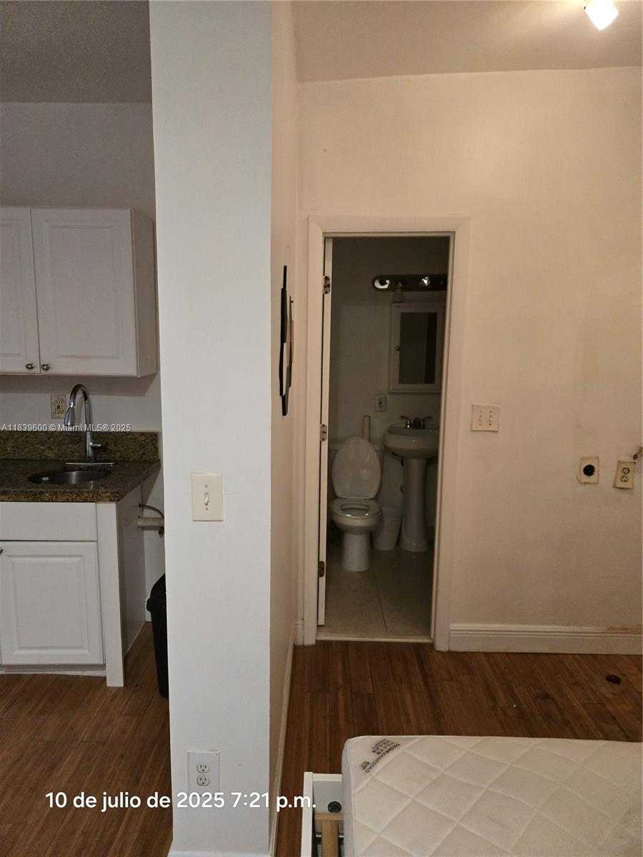 Small Image of 642 MICHIGAN AVE #4, Miami Beach Number 5