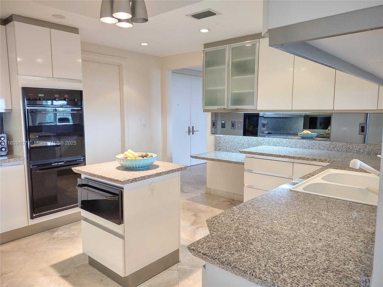 Small Image of 445 GRAND BAY DR #601, Key Biscayne Number 19