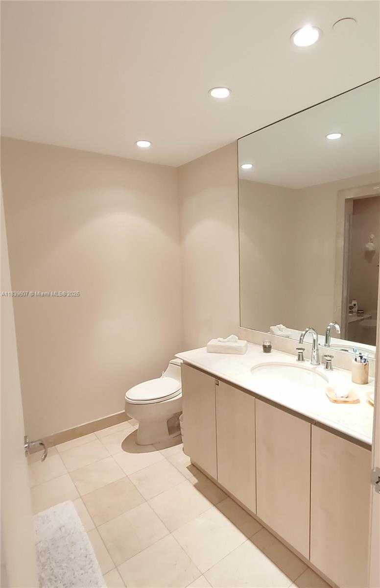 Small Image of 445 GRAND BAY DR #601, Key Biscayne Number 25