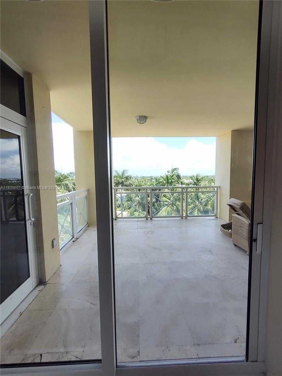 Small Image of 445 GRAND BAY DR #601, Key Biscayne Number 32